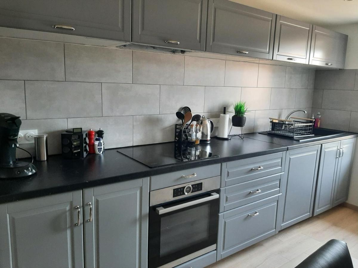 Logement Confortable Dans Residence Privee A Amplepuis Exterior foto
