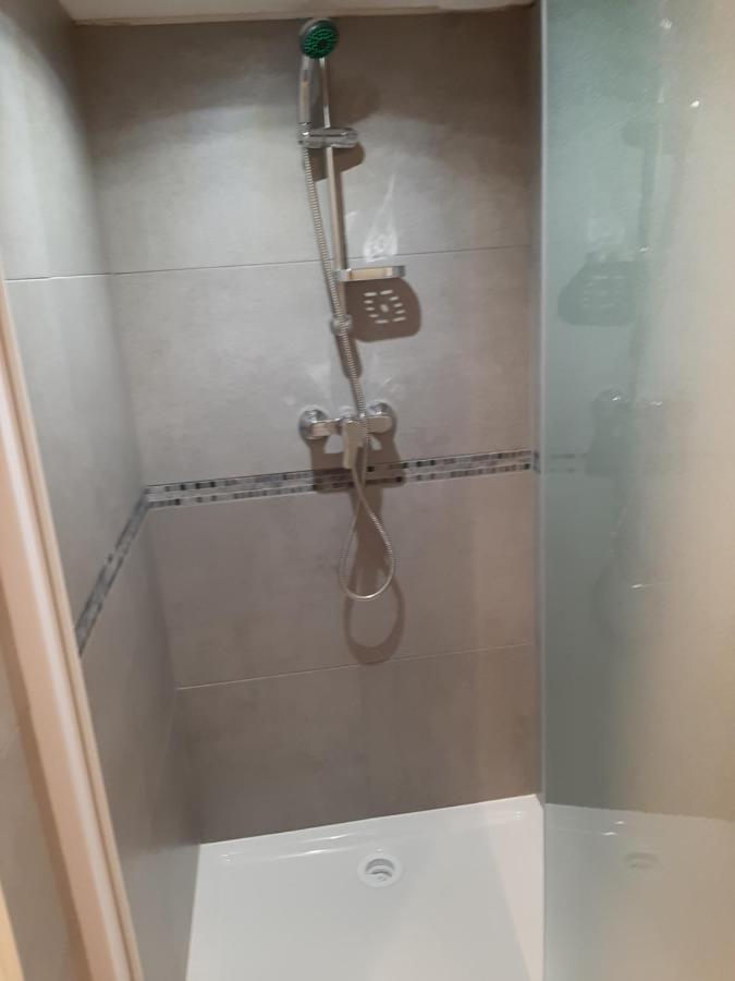 Logement Confortable Dans Residence Privee A Amplepuis Exterior foto